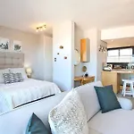 Morakani Studio 503 In Green Point.