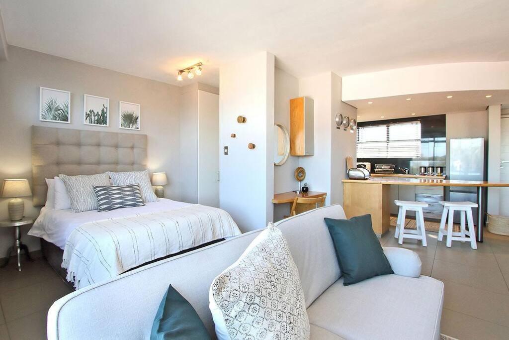 Morakani 503 In Point. * Cape Town